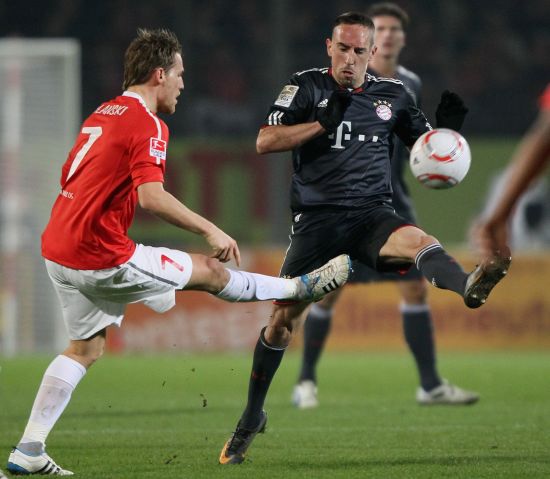 [德甲]马尔穆什晃开防守 右脚抽射扩大比分.